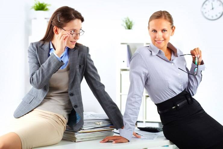 Сравнение секретаря и делопроизводителя