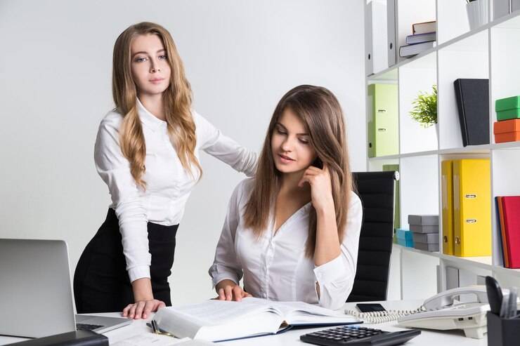 Сравнение секретаря и делопроизводителя