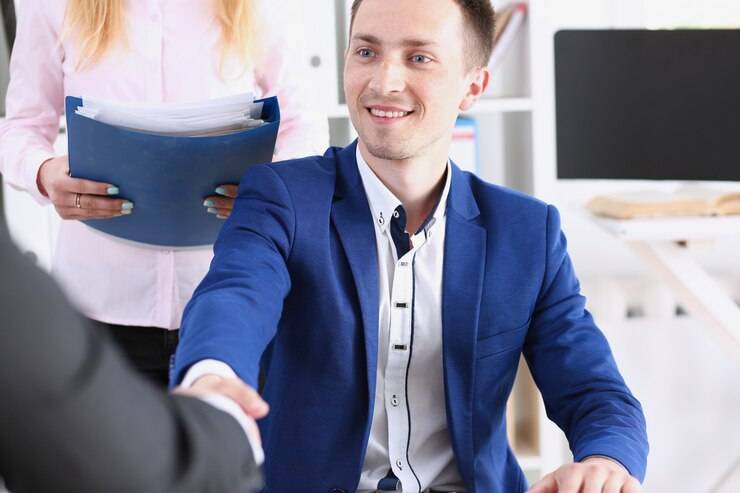 Собственный сотрудник или агентство?